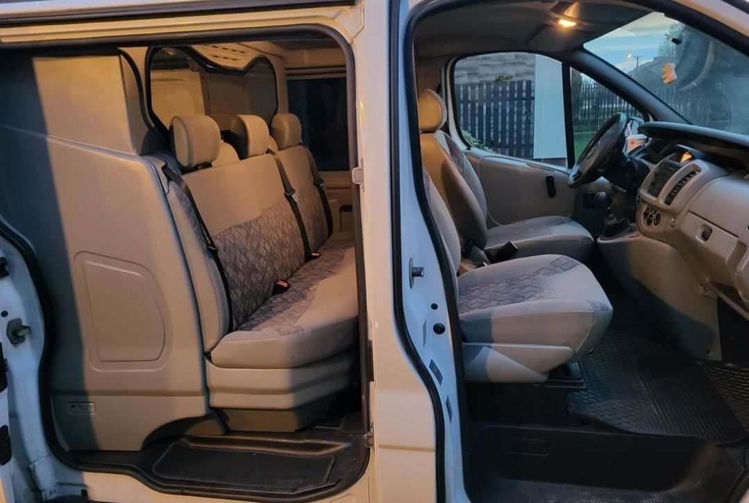 Продам Opel Vivaro 2005 года 2,л дизель все Вопросы по телефону