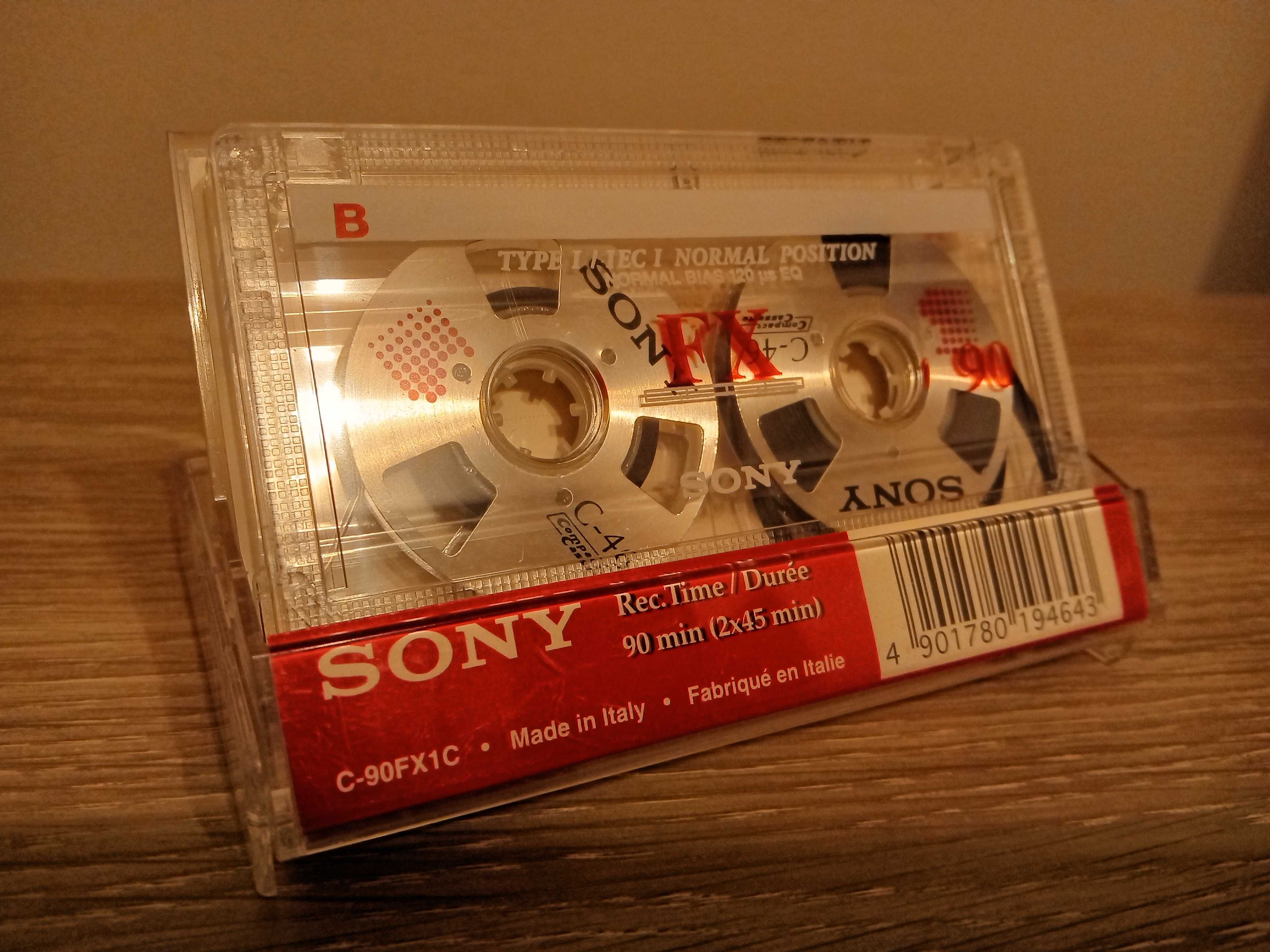 Kaseta magnetofonowa Sony FX 90 - srebrne szpulki.