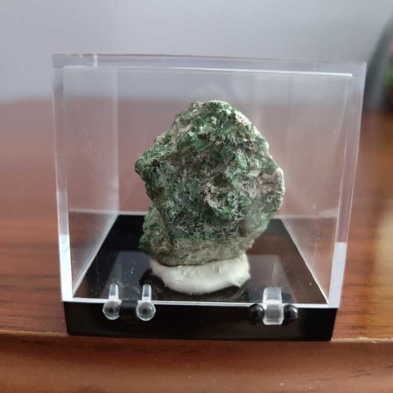 Fuchsyt (Fuchsite) - minerały (minerals)