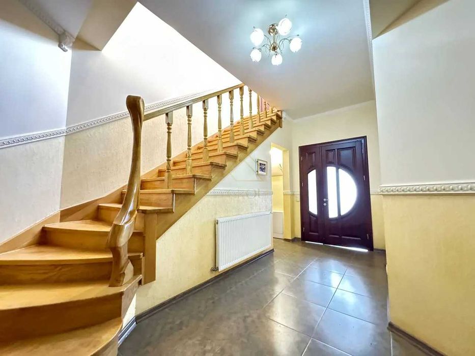 Просторий Будинок з ремонтом, меблями та зручним розташуванням!!!