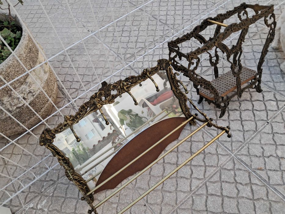 Chapeleira e suporte para guarda chuvas  antigos  em metal