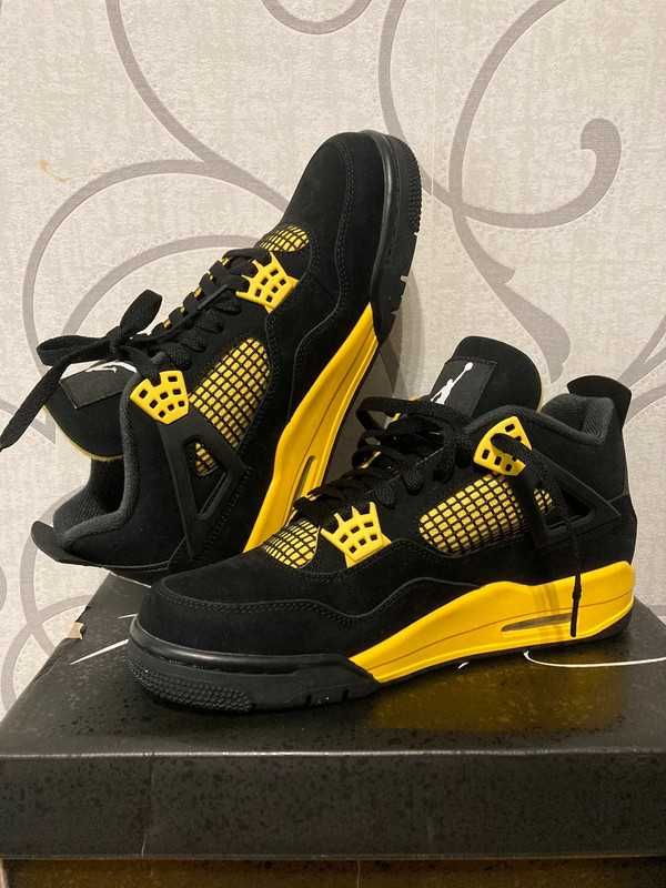 Jordan 4 Retro Thunder R.40
