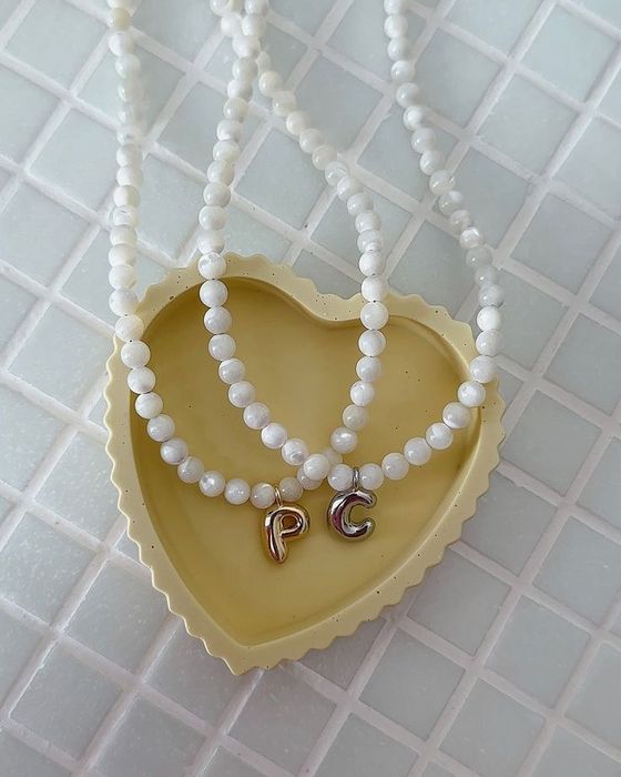 Намисто з пермамутру з літерою.Чокер .Ручна робота