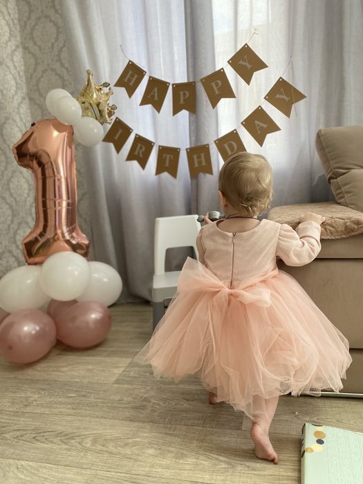 Сукня для дівчинки на рік . /платье для девочки на годик