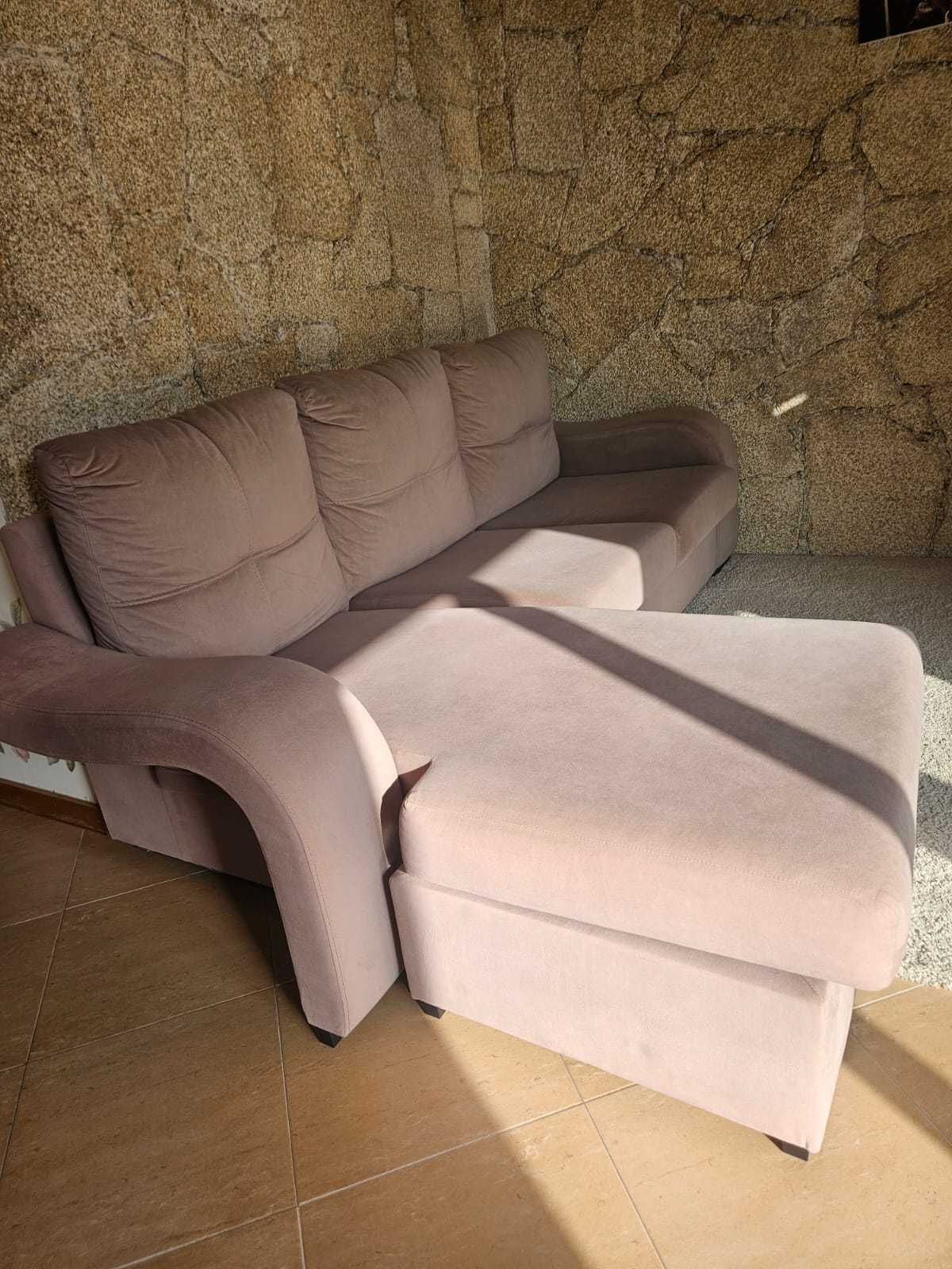 sofá bege com chaise longue