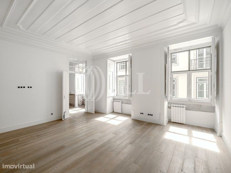 Apartamento T2+2 , renovado, em Alfama, Lisboa