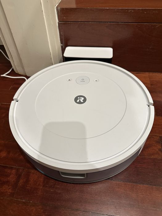 Roomba Combo Essential - lava e aspira