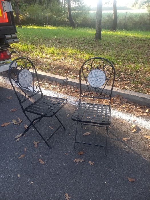 Cadeiras de jardim é uma antiguidade