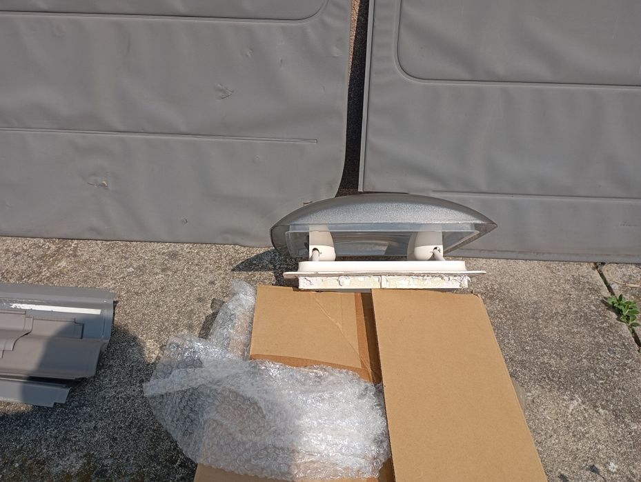 Bagażnik dachowy Thule Mercedes 906  boczki tapicerki plus kpl na slub