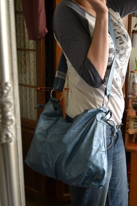 Nowa z metkami niebieska metaliczna torebka na ramię George duża A4