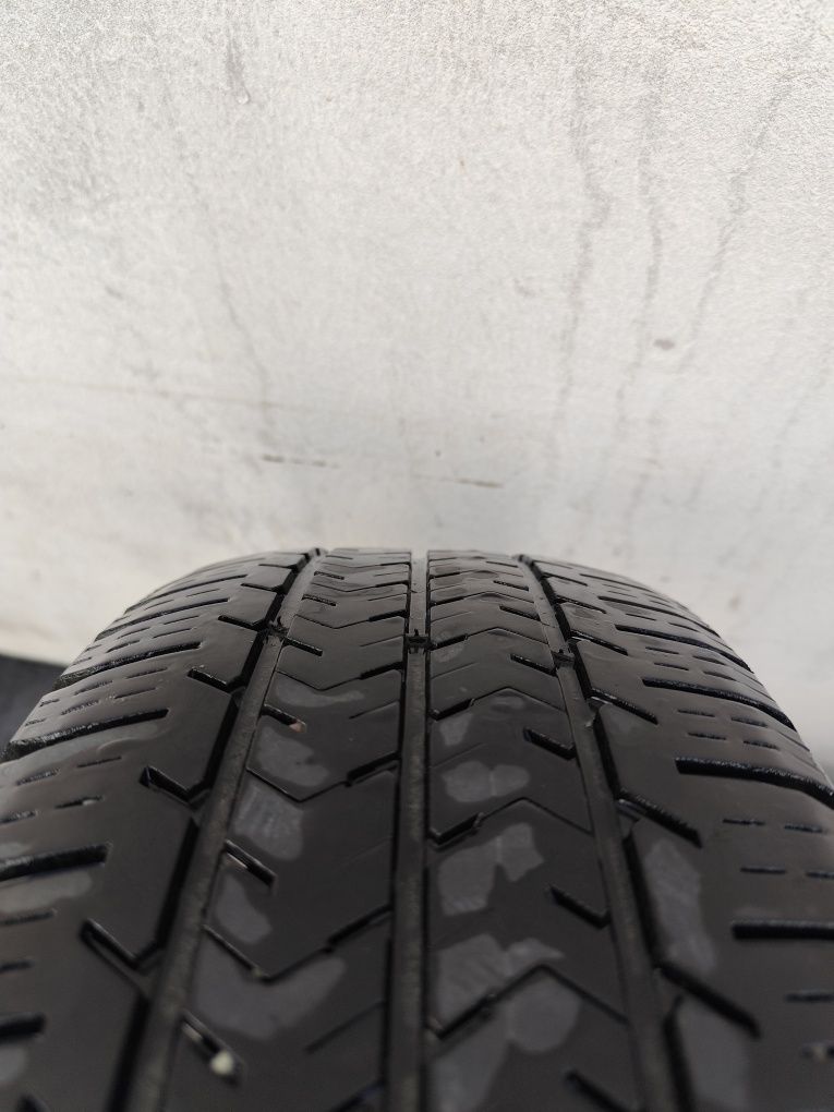 Komplet opon letnich Michelin Agilis 215/65/16c vivaro trafic talento