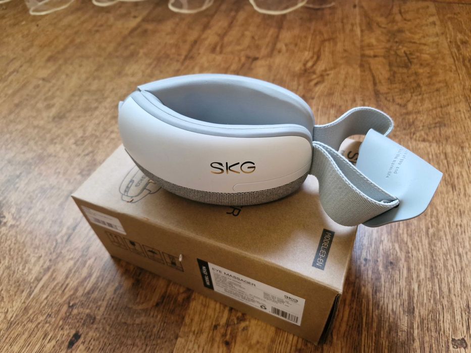 Масажер для очей SKG E3-EN з Bluetooth та звукотерапією