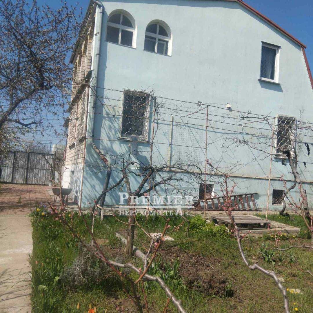2-поверховий будинок з видом на лиман.