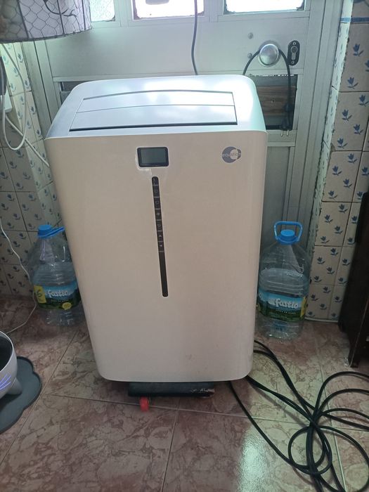 A/C portátil em bom estado, Quente,Frio, ventoinha e desumidificador