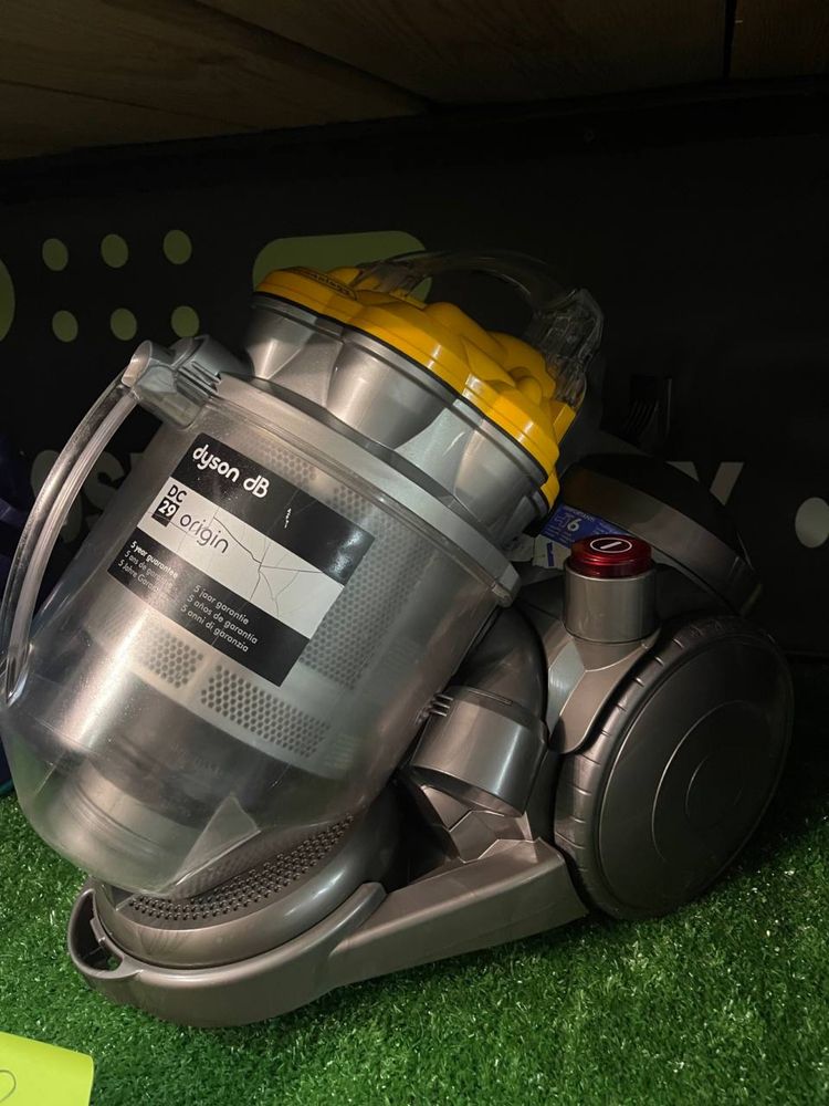 Пилососи Dyson в хорошому стані