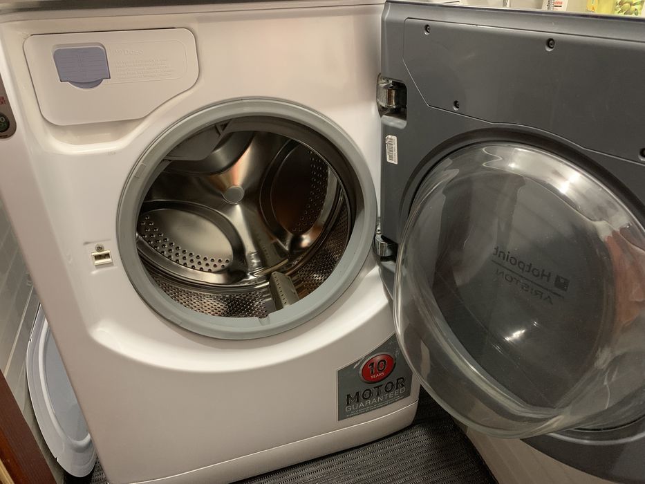 Пральна машинка Ariston Aqualtis ( на запчастини)