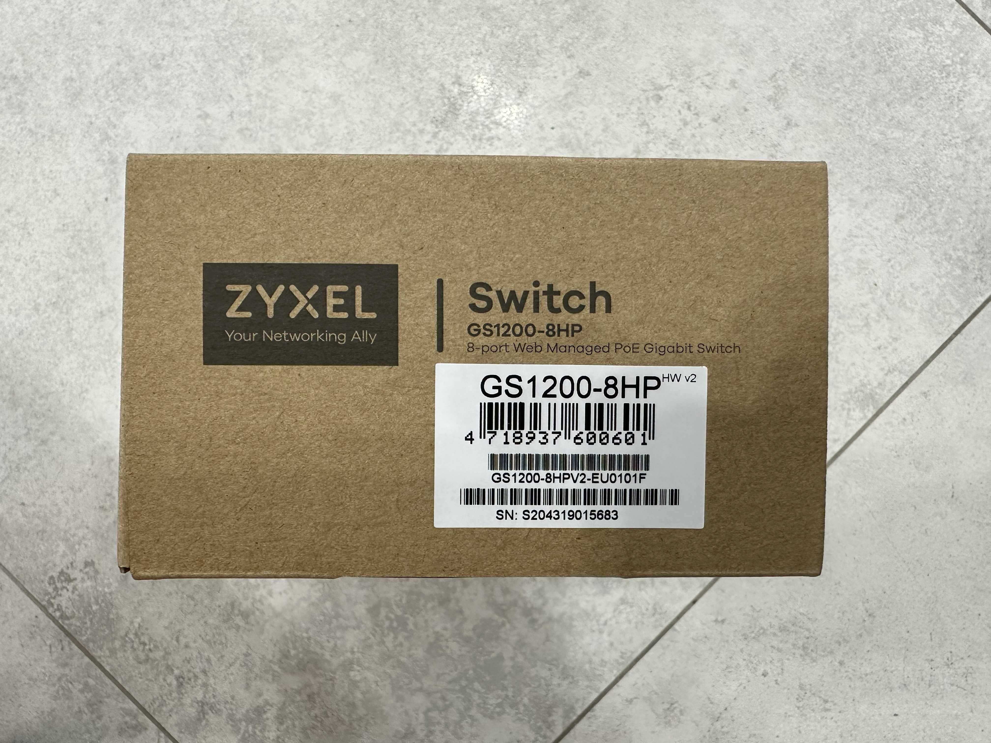 Zarządzalny Switch Zyxel 8p GS1200-8HPV2 (8x10/100/1000Mbit 4xPoE)