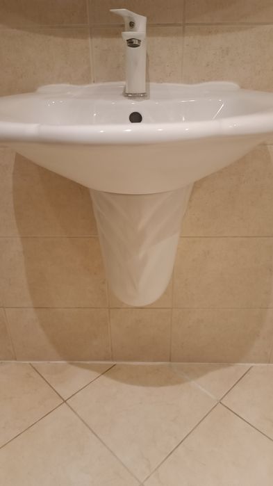 Umywalka wolnowiszą 60×45+ półpostument + bateria