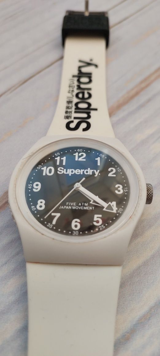 Годинник Superdry