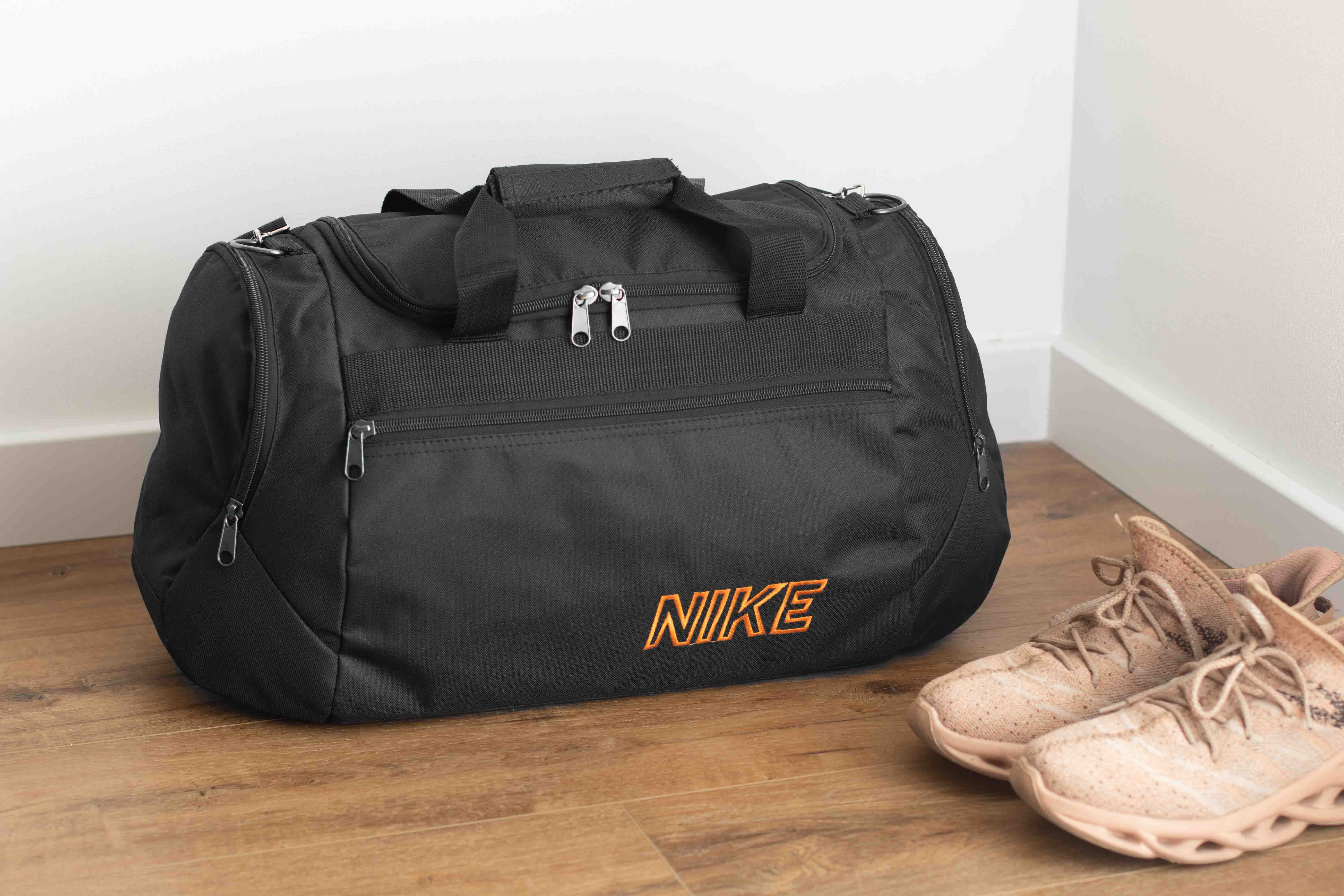 Спортивная сумка Nike на плечо для тренировок на 36 литров черная