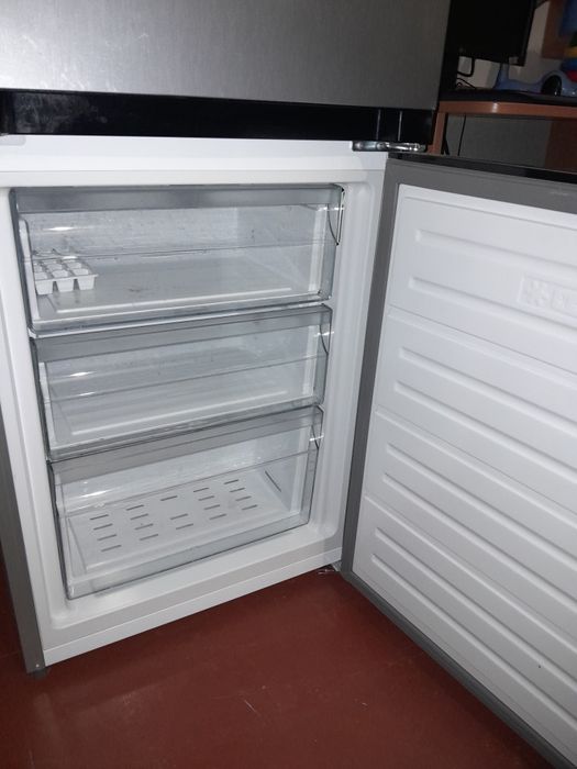 Продам холодильник Vestfrost