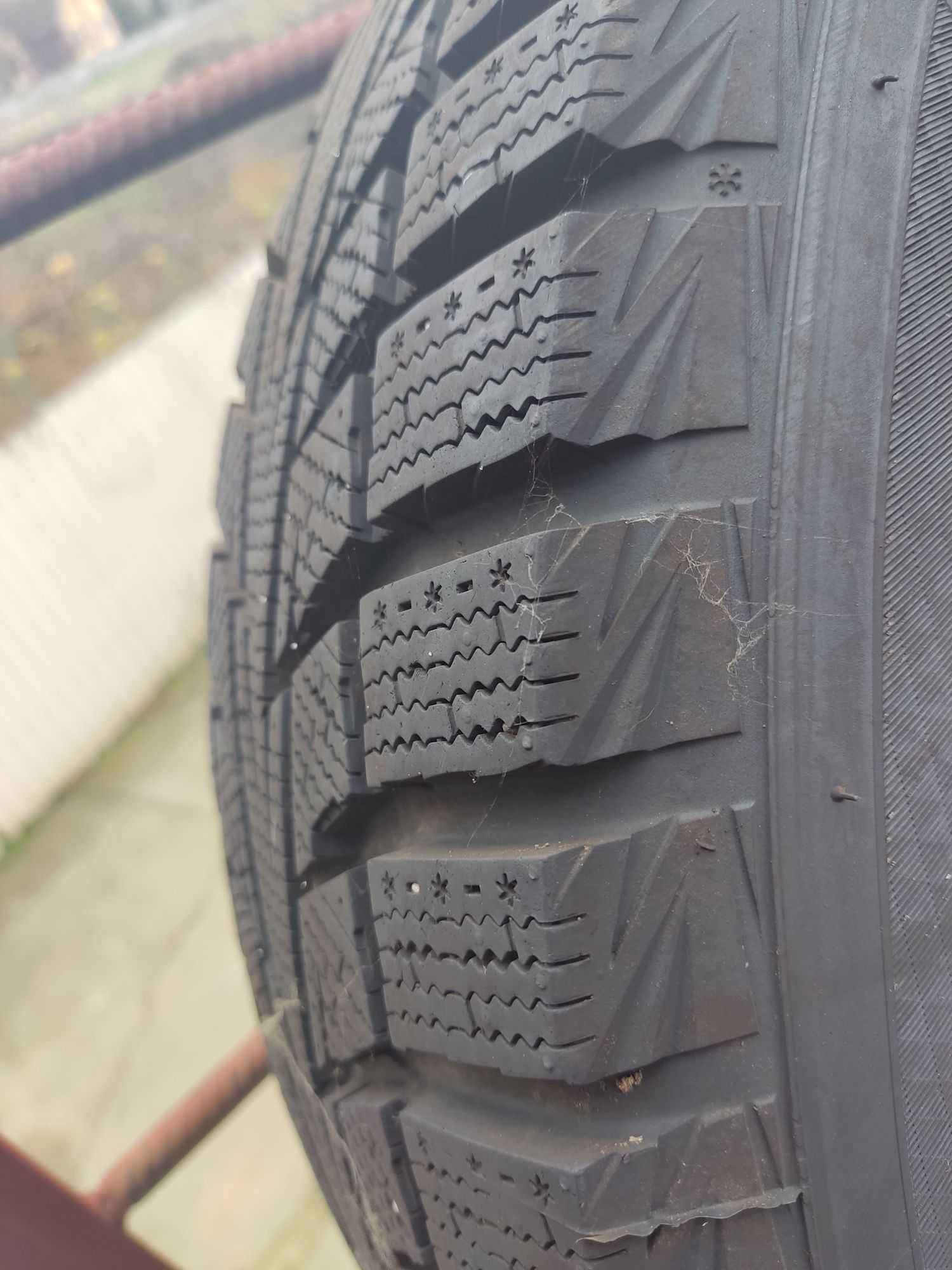 Резина зимняя.Hankook Winter.225/65R17..