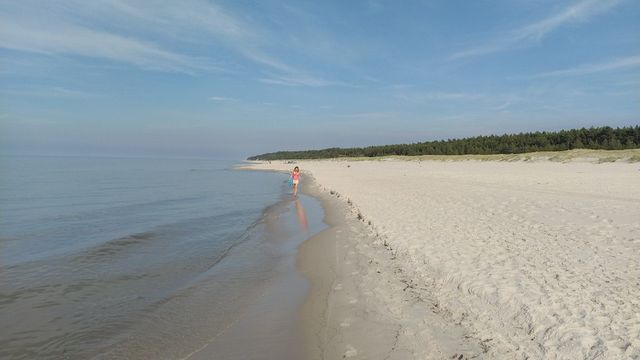 Sprzedam urokliwą działkę nad morzem koło Białogóry, można budować dom