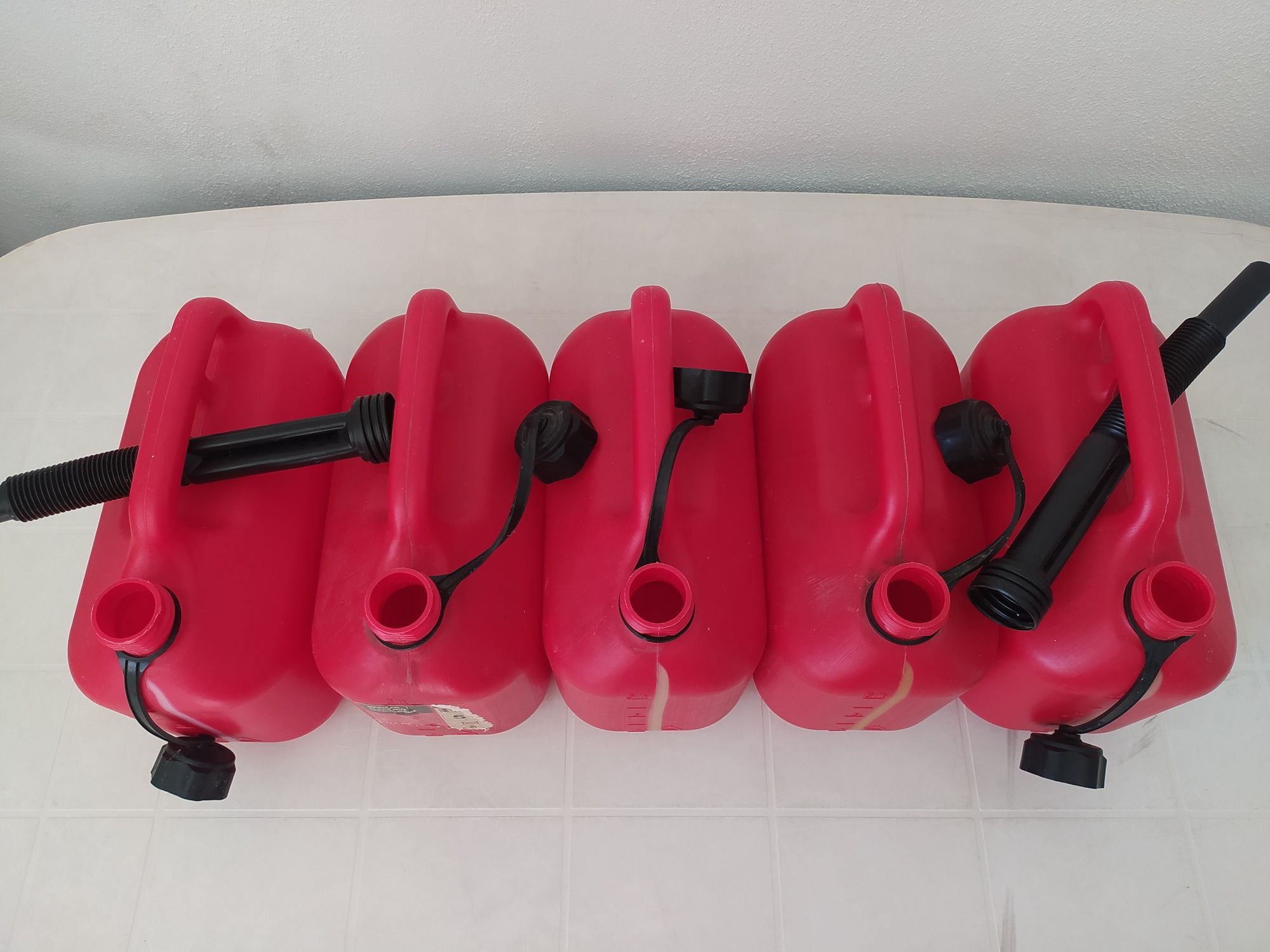 Conjunto de 5 jerricans de 5L em plástico vermelho