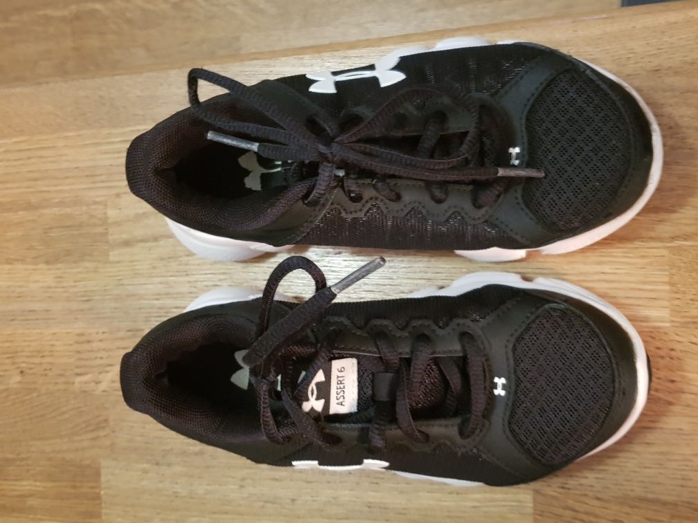 Buty dziecięce Under Armour Assert 6 rozmiar 30, 18,5cm sportowe