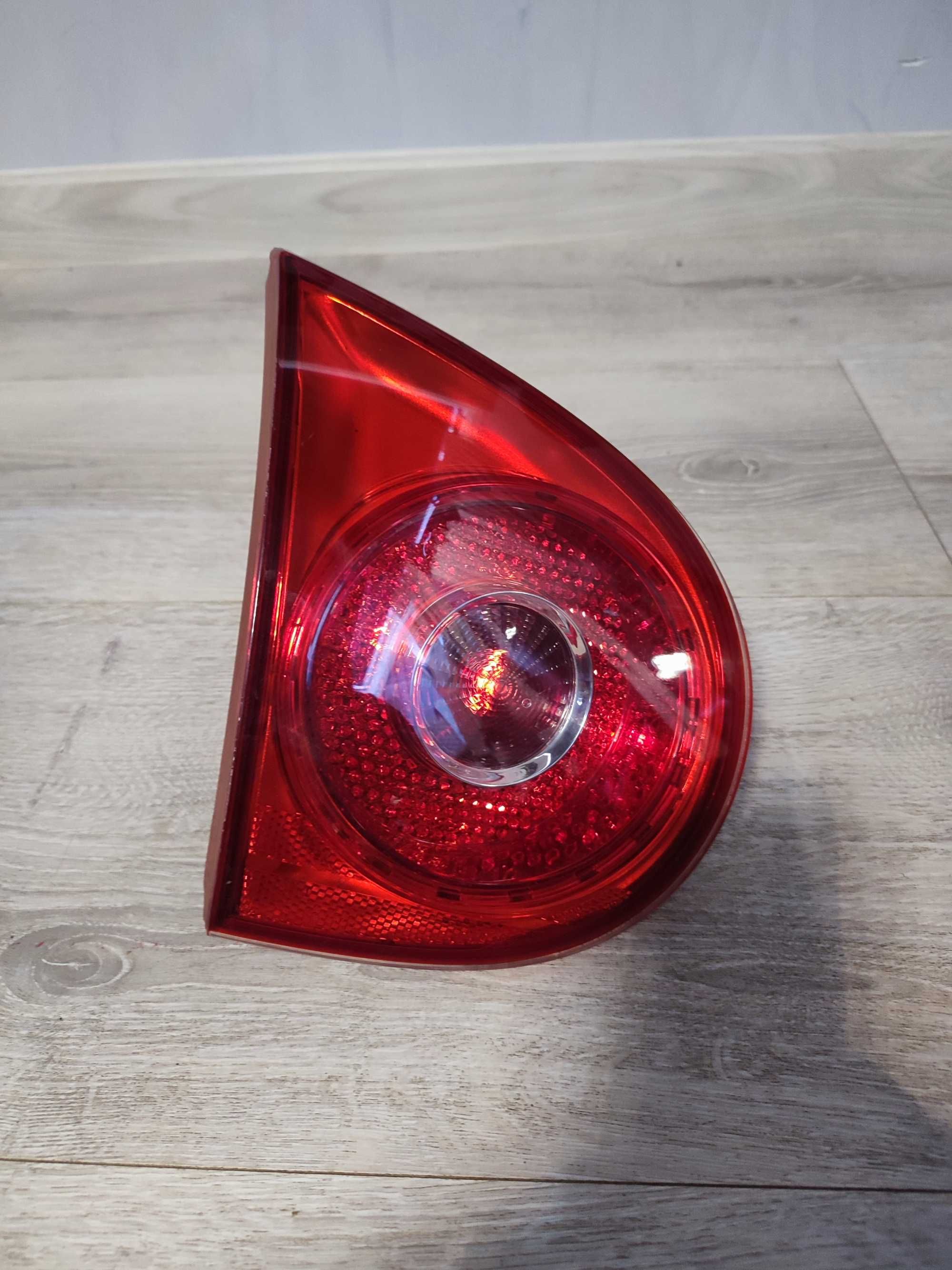 Lampa tylna lewa lewy tył Vw Volkswagen Golf 5