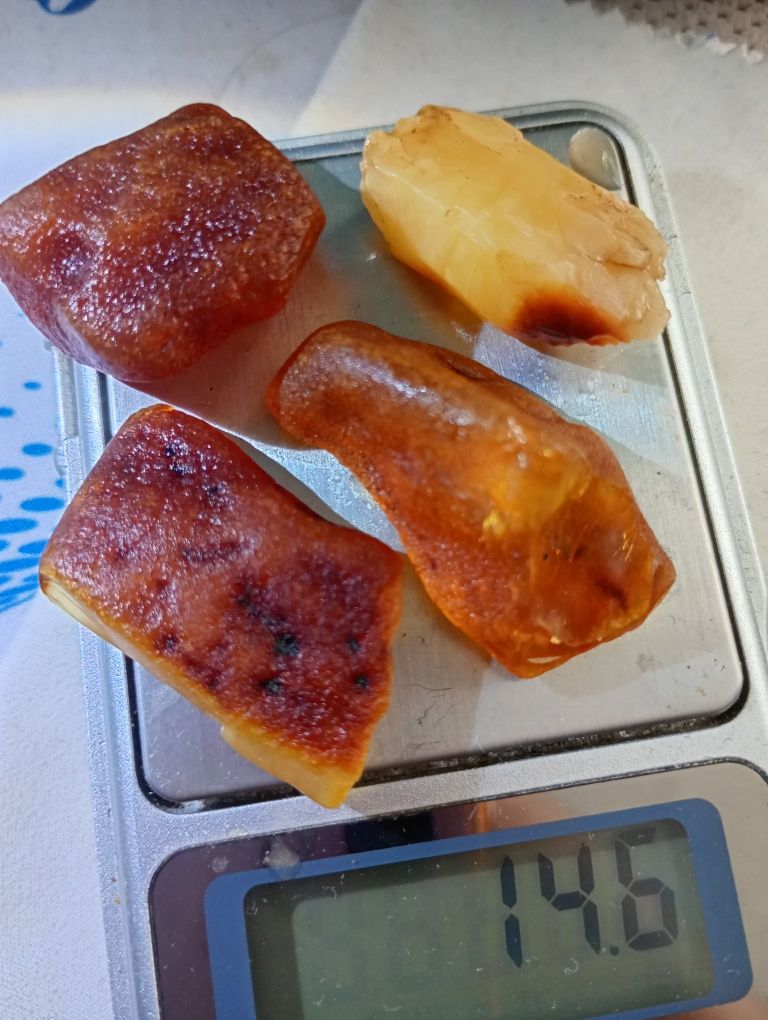 Bursztyn bałtycki surowy 4 szt