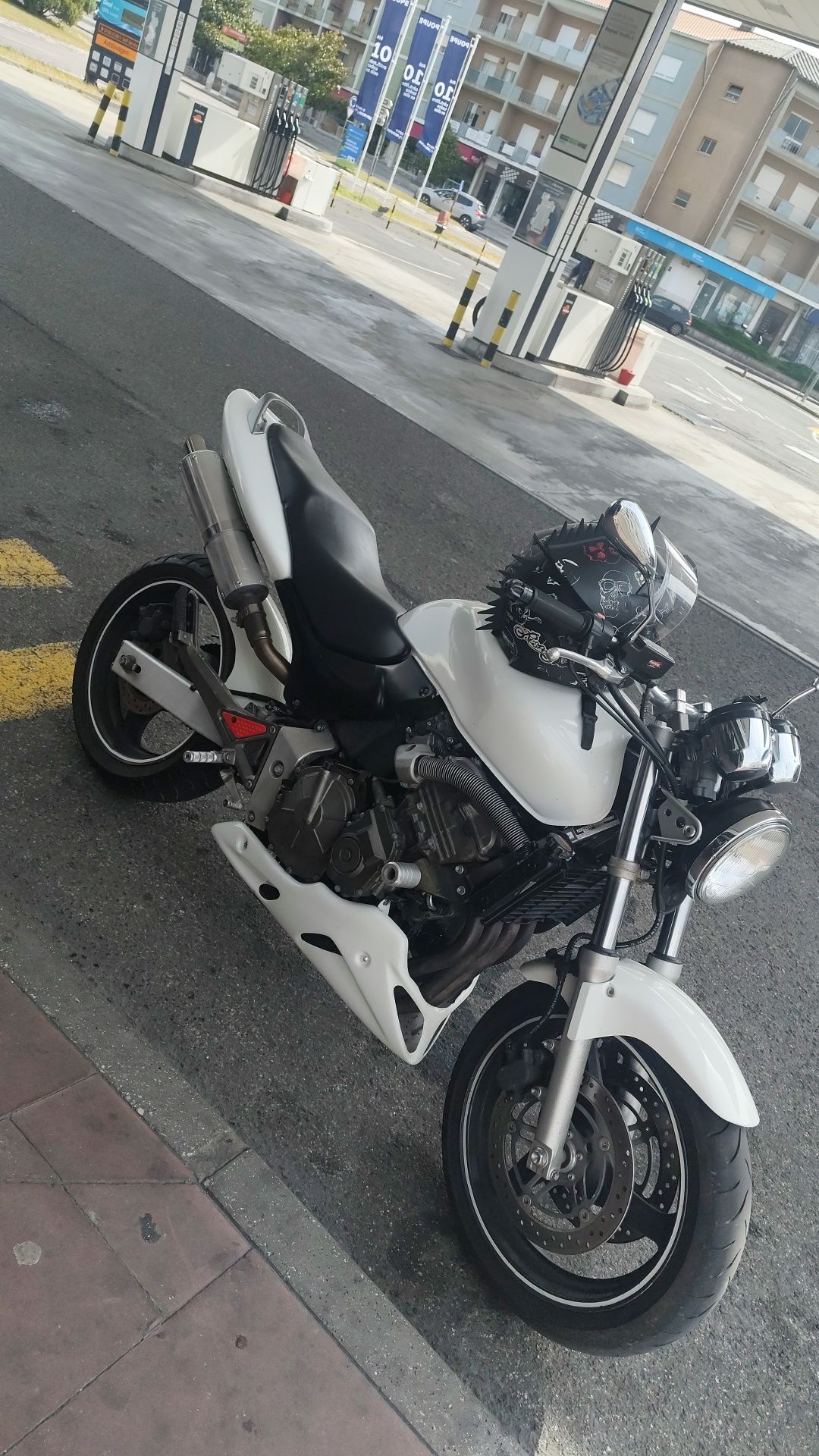 Hornet 600cc 70kw vendo ou troco