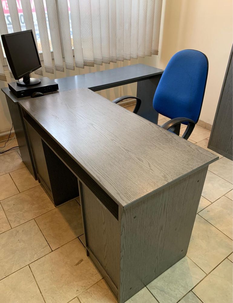 Zestaw mebli do biura fotel biurko dostawka szafa komoda