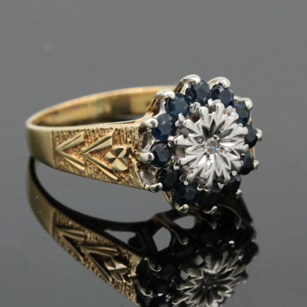 Złoty pierścionek VINTAGE z szafirami i diamentem kwiatek 9K