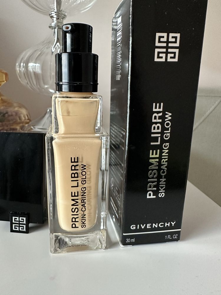 Podklad Givenchy Prisme Libre Glow