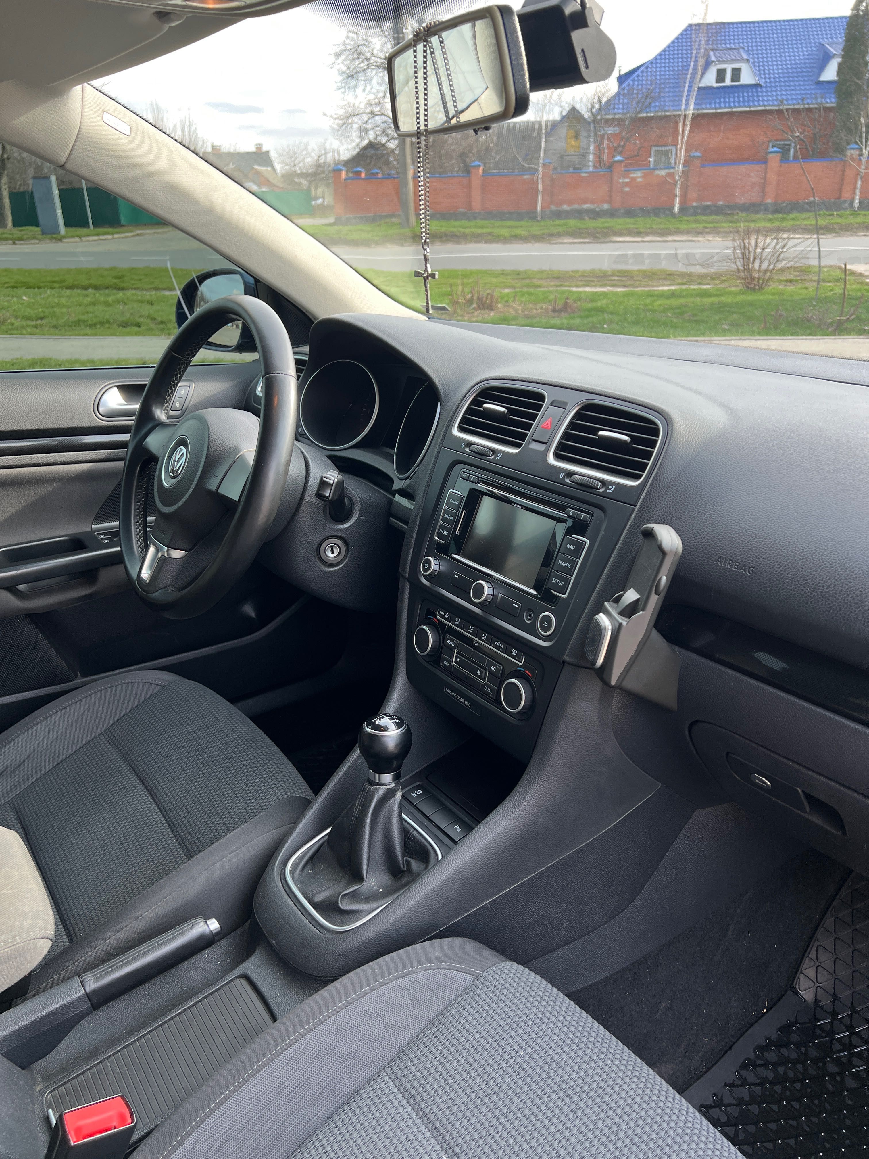 VW Golf VI 1.6 TDI 5-МКПП, 2012