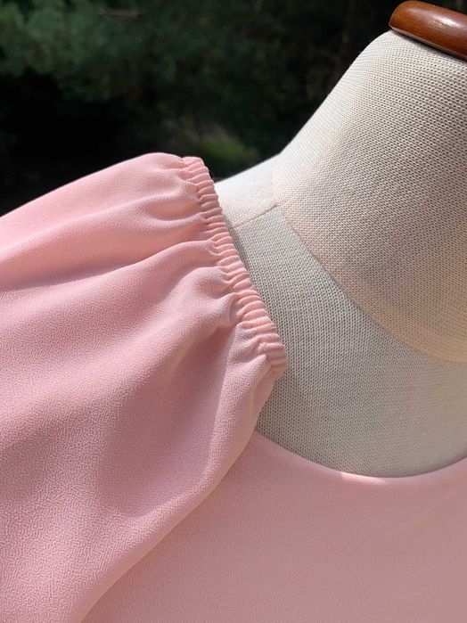 szyfonowa różowa bluzka z gumą na dole, dwuwarstwowa, rozm M-L