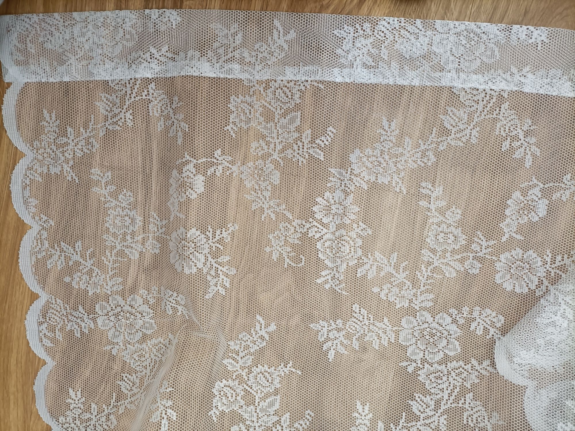 Firanka biała kremowa 145x300 we wzór w kwiaty