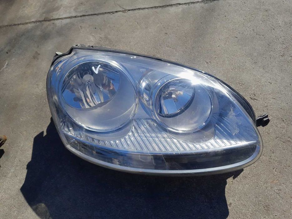 Golf V 5 1.6 FSI - lampa prawy przód EUROPA