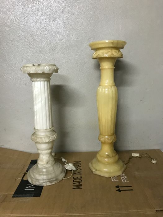 2 Colunas de pedra / alabastro com luz embutida