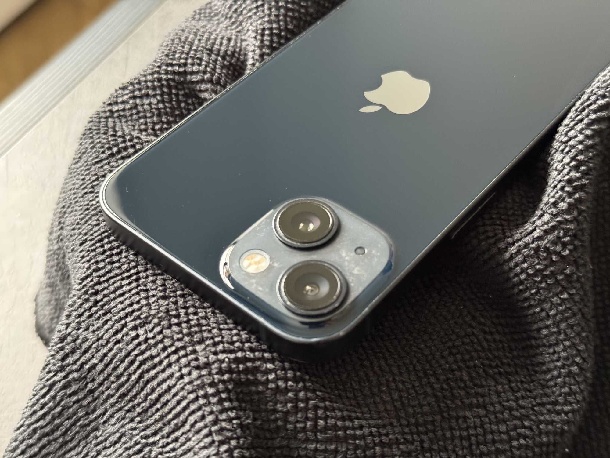 Apple iPhone 13 Midnight (заблокований iCloud, на деталі)