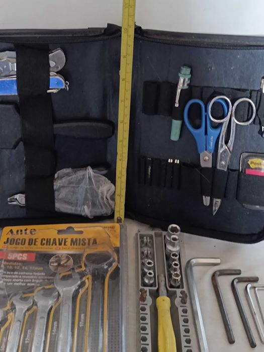 Conjunto de várias ferramentas e acessórios