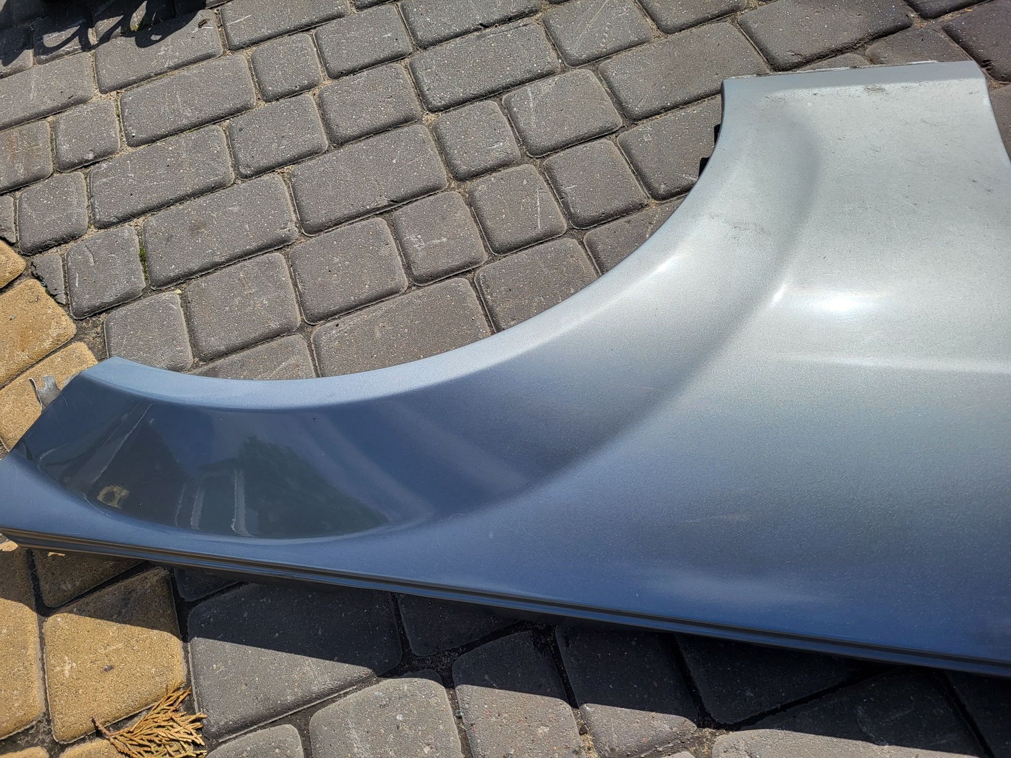 Błotnik przedni prawy mercedes w 204 kombi c klasa 08r
