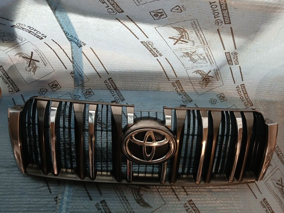 Atrapa Grill Toyota Land Cruiser J150  rok 09-13