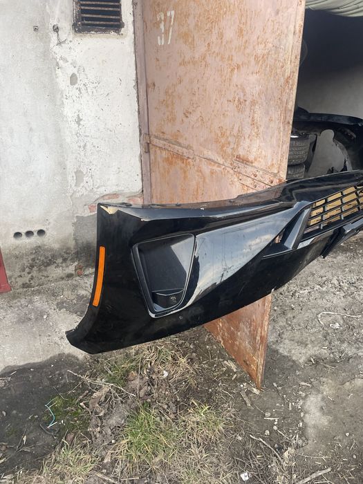 Бампер передній, решітка з дефектом під ремонт(решітка ) bmw g20