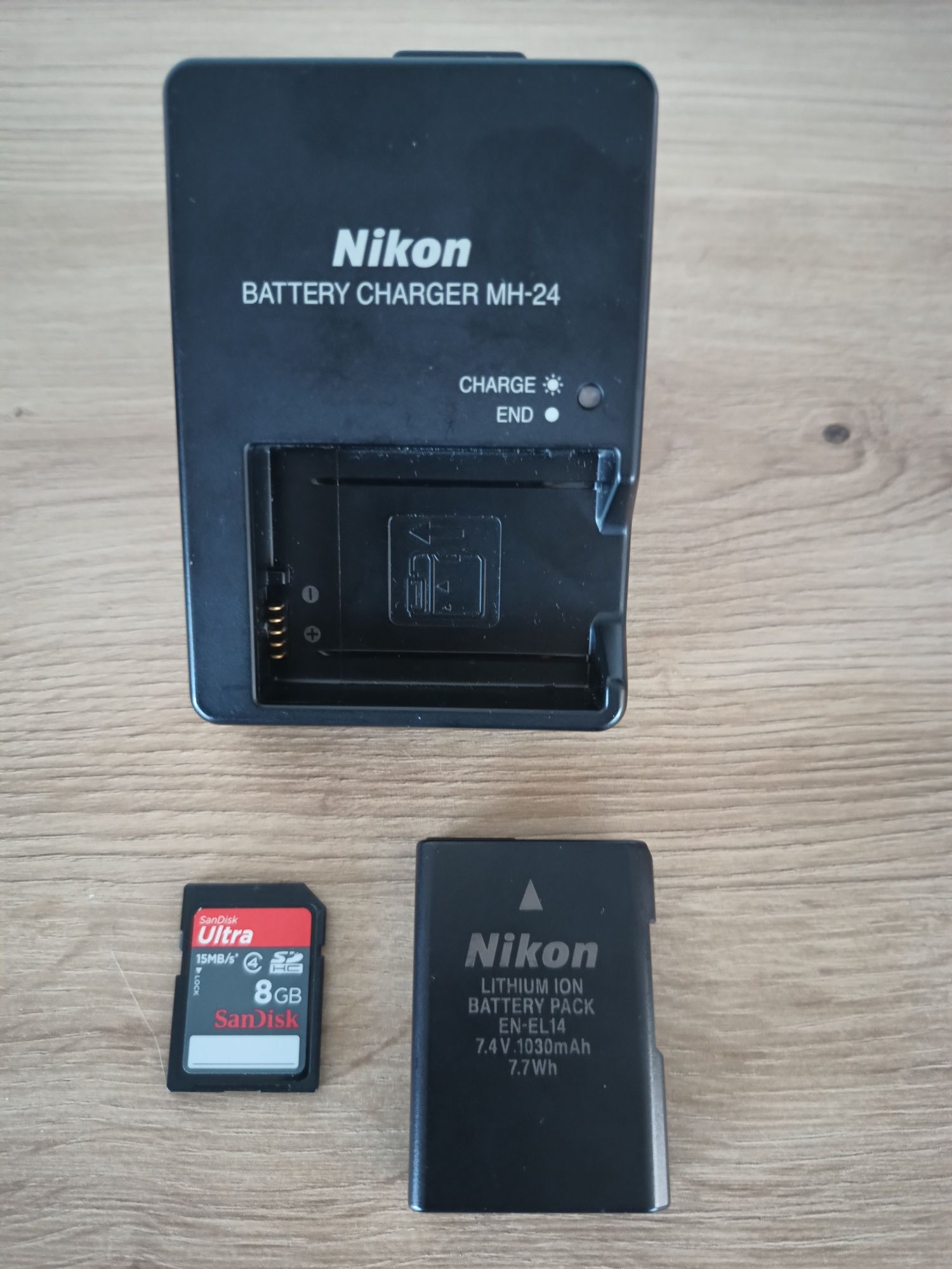Nikon D3100 + obiektyw Nikkor 18-105