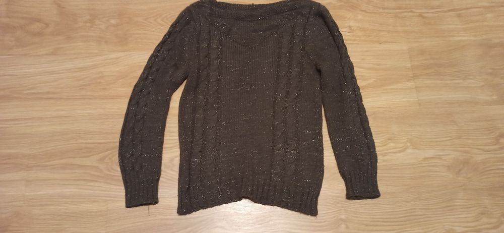 Sweter damski ze złotą nitką