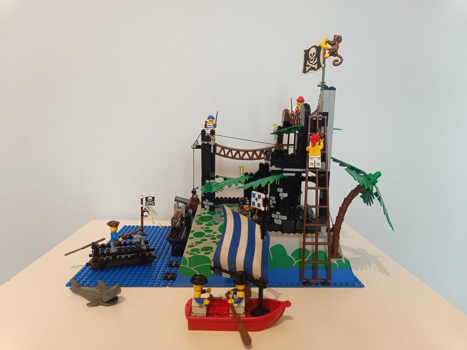 Lego Pirates 6273 Rock Island Refuge