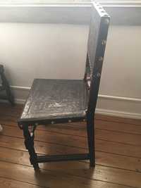 Cadeira de couro antiga