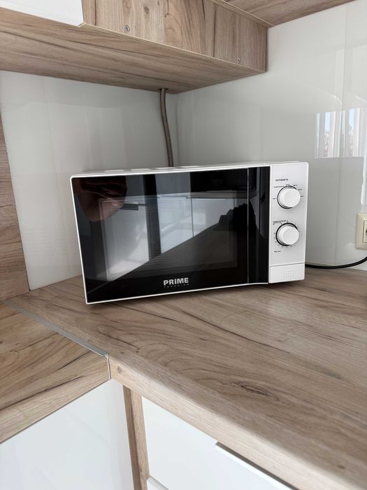 Мікрохвильова піч Prime Technic PMW 20711 KW | Ідеальний стан, як нова
